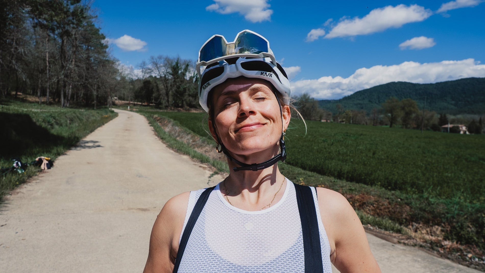 Cycling Alone vs Group Rides: What’s Best for You? - Label Collective